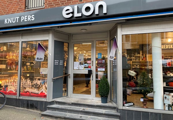 Elon Knut Pers entré till butiken i Simrishamn