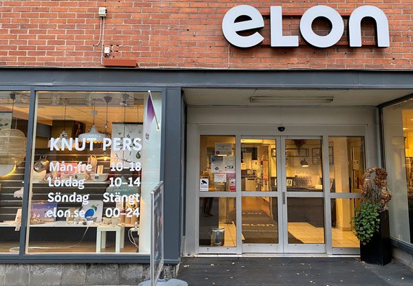 Elon Knut Pers entré till butiken i Eslöv